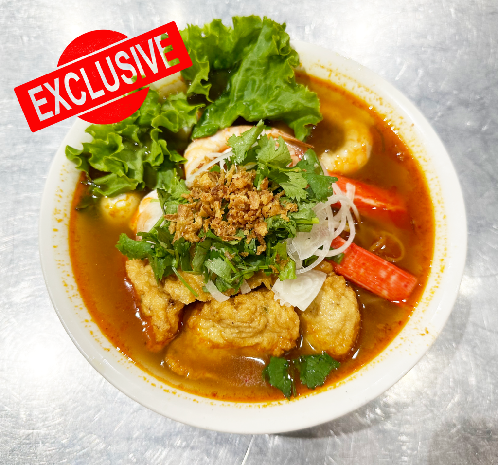 P9. Tom Yum Seafood Noodle Soup (Chicken Broth)